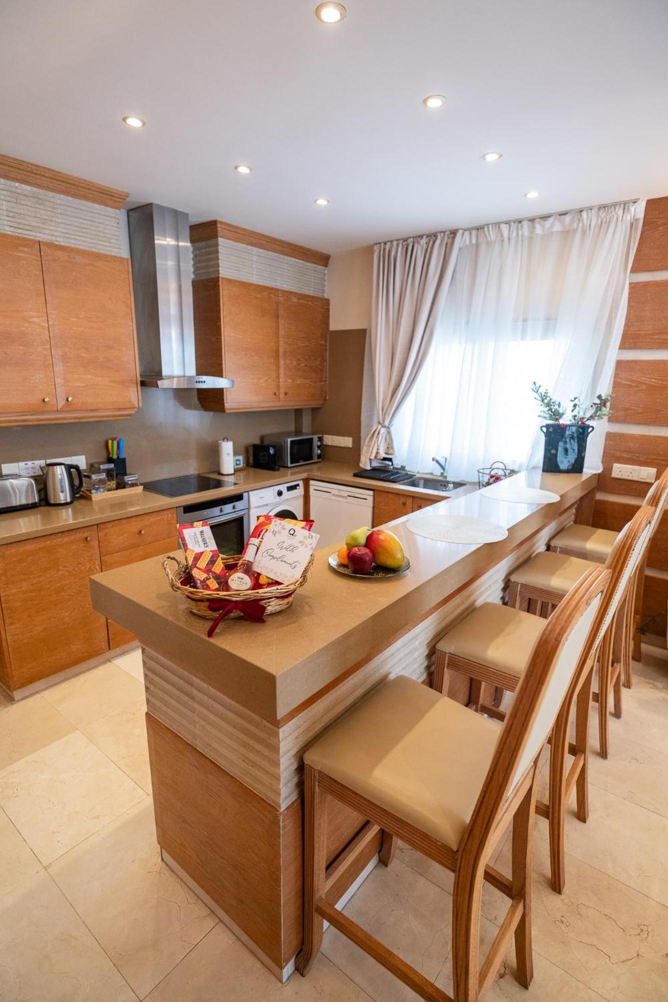 Quattro Beachfront Sea View Ap 4 Larnaca Luaran gambar