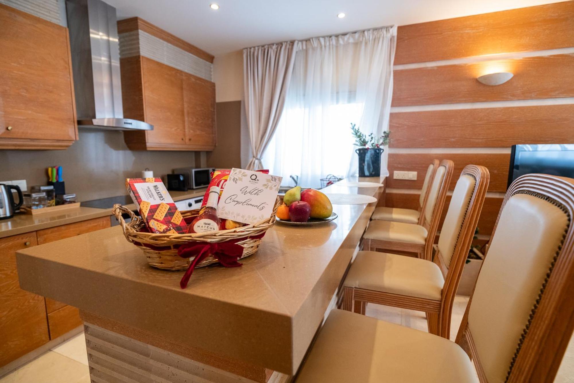 Quattro Beachfront Sea View Ap 4 Larnaca Luaran gambar