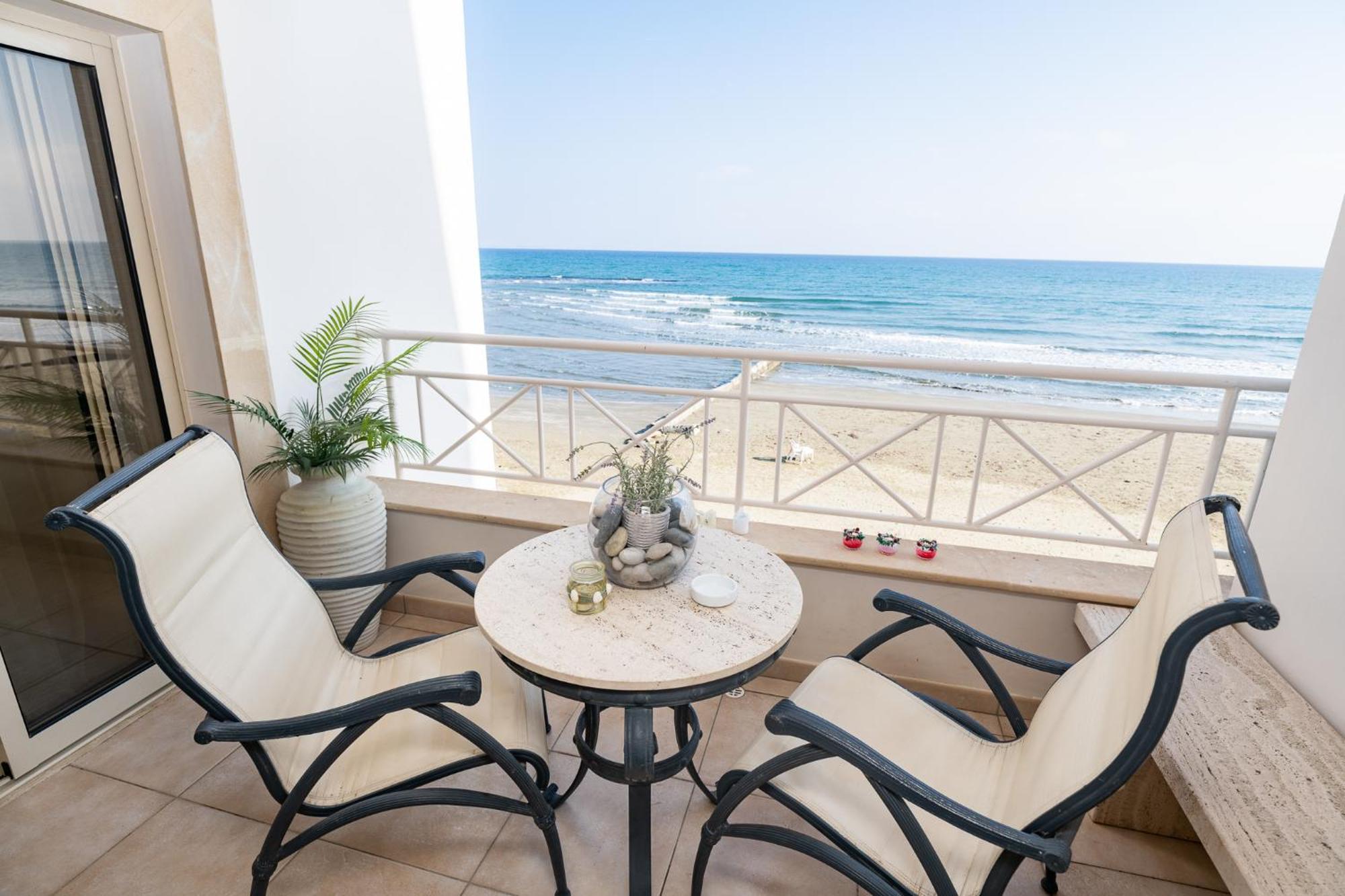 Quattro Beachfront Sea View Ap 4 Larnaca Luaran gambar