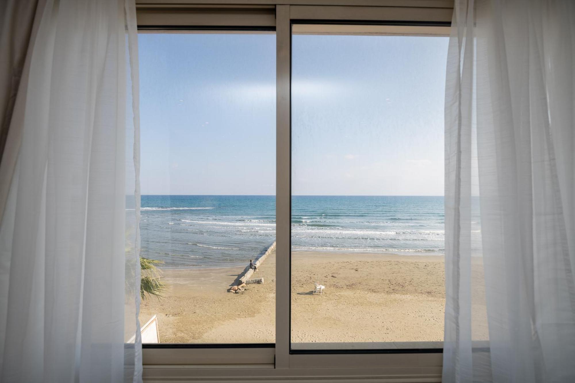 Quattro Beachfront Sea View Ap 4 Larnaca Luaran gambar