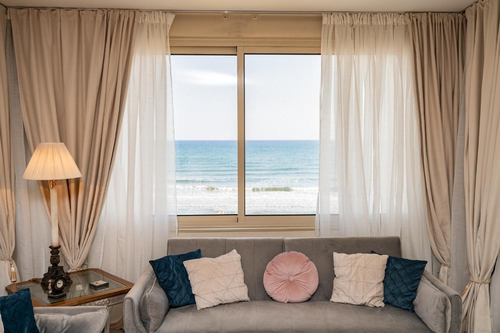 Quattro Beachfront Sea View Ap 4 Larnaca Luaran gambar